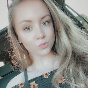 Meet your Posher, Carlee